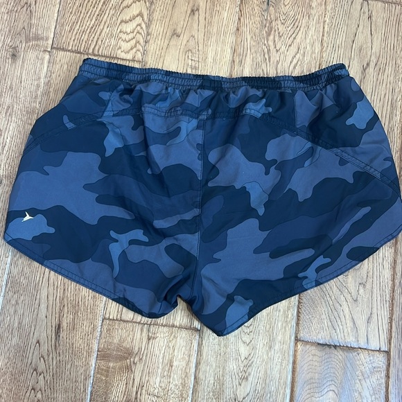 OLD NAVY Active Go-Dry Camo Shorts Size Medium - Picture 6 of 9